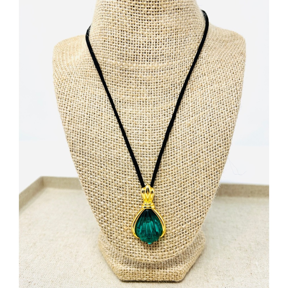 Vintage KJL Kenneth Jay Lane Emerald Green Glass Fluted Pendant String Necklace